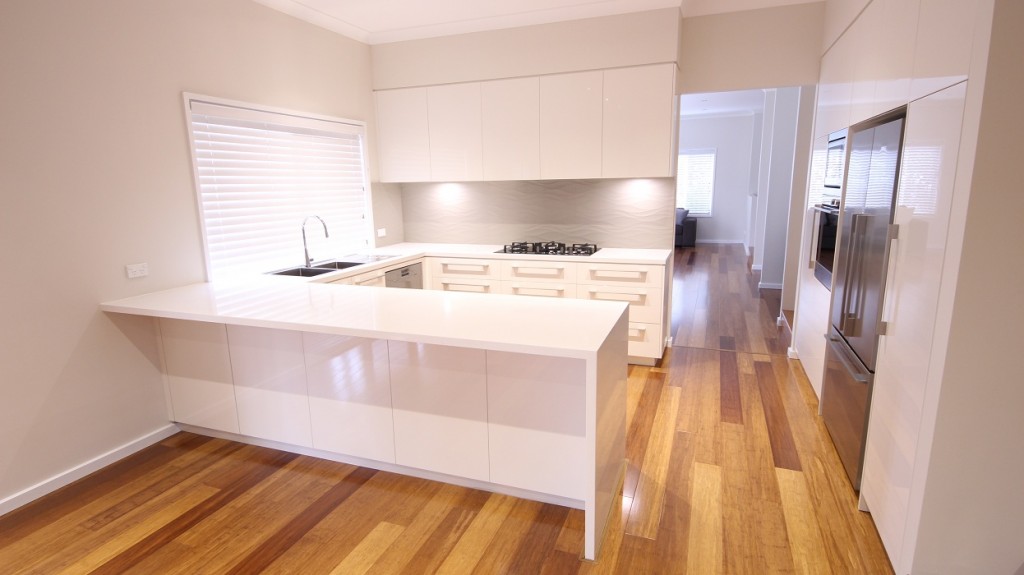 Castle Hill Sydney, Gloss Polyurethane kitchen with a Caesarstone Pure White benchtop