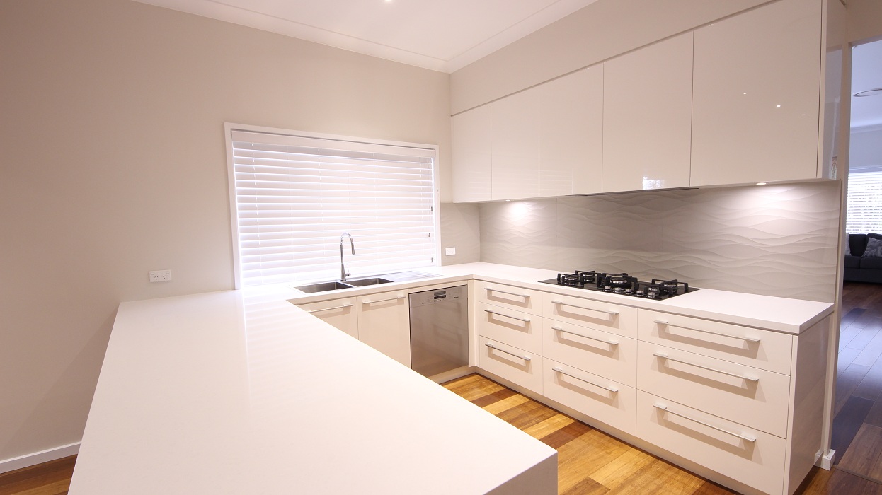 Castle Hill Sydney, Gloss Polyurethane kitchen with a Caesarstone Pure White benchtop