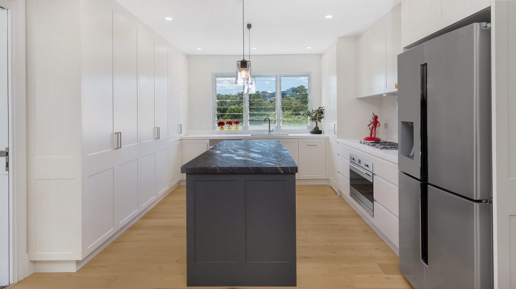 Greenwich, Shaker Style kitchen in a polyurethane finish with a Cosmic Black Granite benchtop