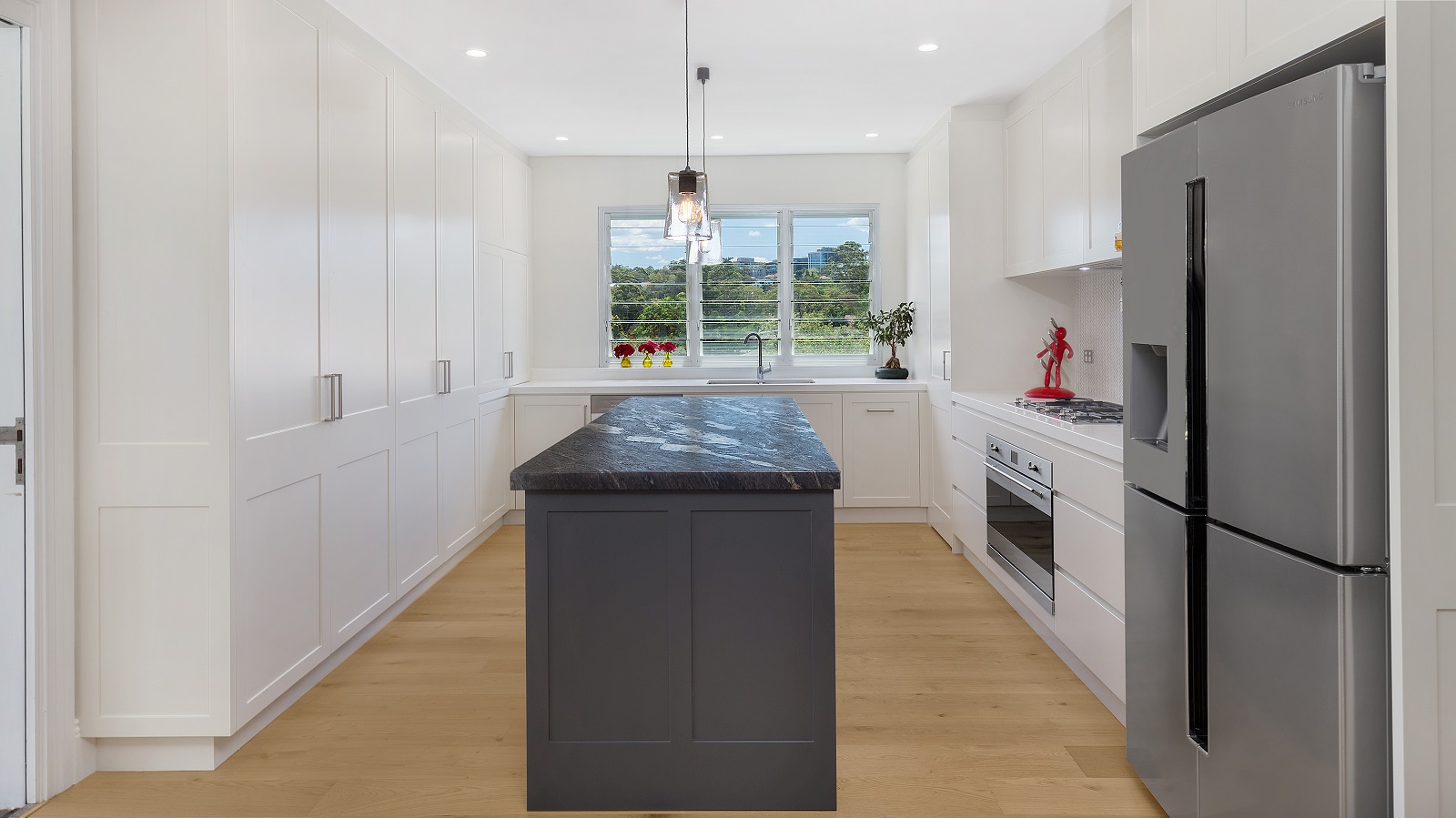 Greenwich, Shaker Style kitchen in a polyurethane finish with a Cosmic Black Granite benchtop
