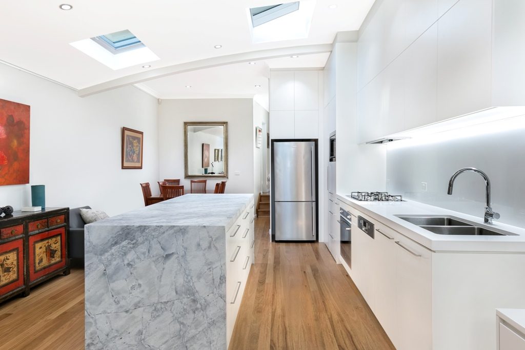Lilyfield, Polyurethane kitchen with Super White Granite in a honed finish