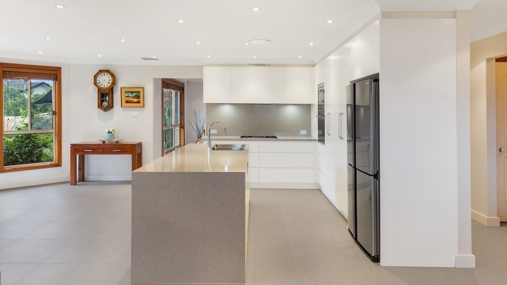 Menai Sydney, Satin Polyurethane kitchen with a Quantum Quartz benchtop