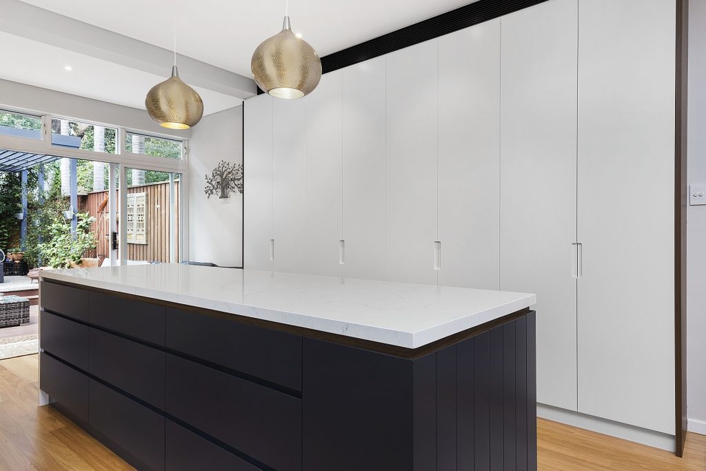 North Bondi, Two-tone Polyurethane kitchen with V-Groove panels and integrated handles