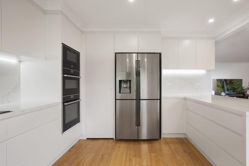 Forestville, Streamline polyurethane kitchen with integrated 45 degree handles