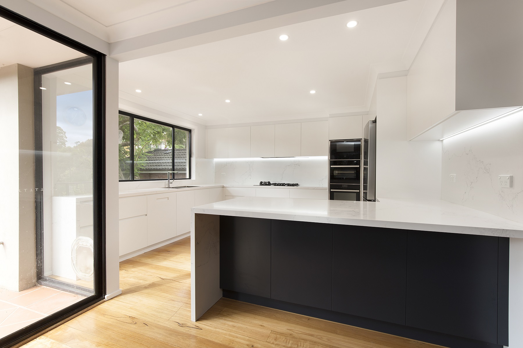 Forestville, Streamline polyurethane kitchen with integrated 45 degree handles
